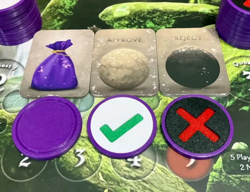Fichas del juego agrupadas por tipo, con el detalle a la vista.